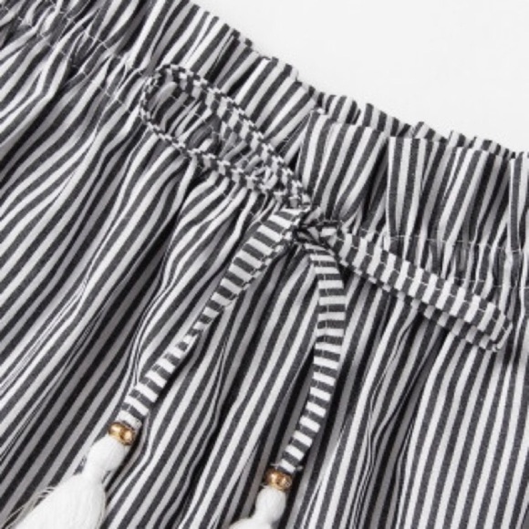 🎉HP🎉 🆕 Black Striped Shorts - Picture 4 of 7